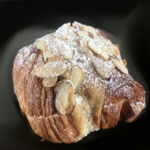 Croissant con frangipane de almendra